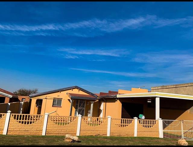 2 BEDROOM HOUSE FOR SALE IN SEBOKENG UNIT 3